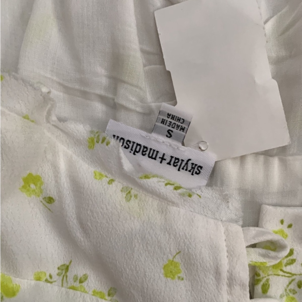 Skylar + Madison white petite flower dress.  New! Size small - Picture 6 of 8